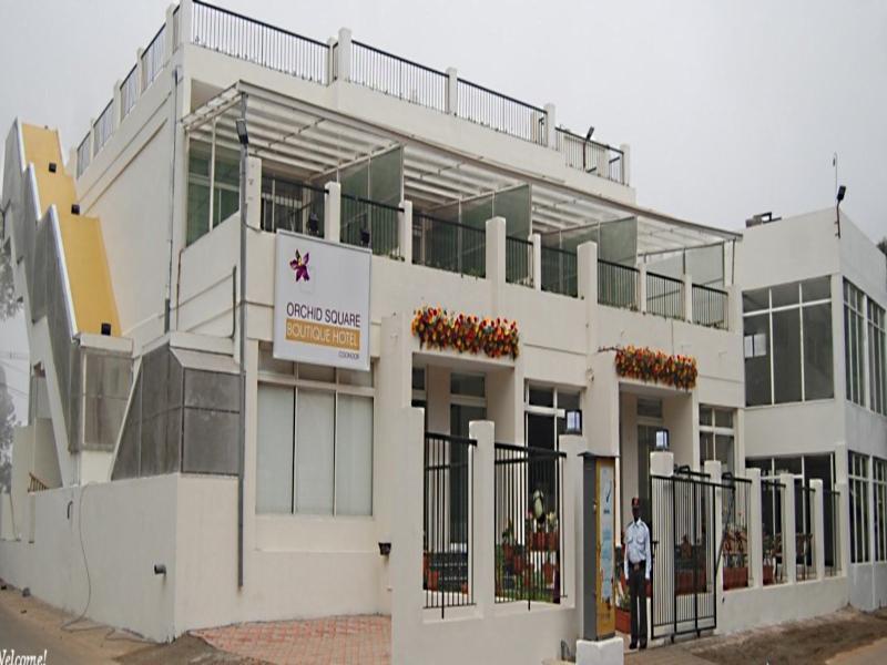 兰花广场酒店-弓弩精品酒店集团 乔奥诺奥尔 外观 照片