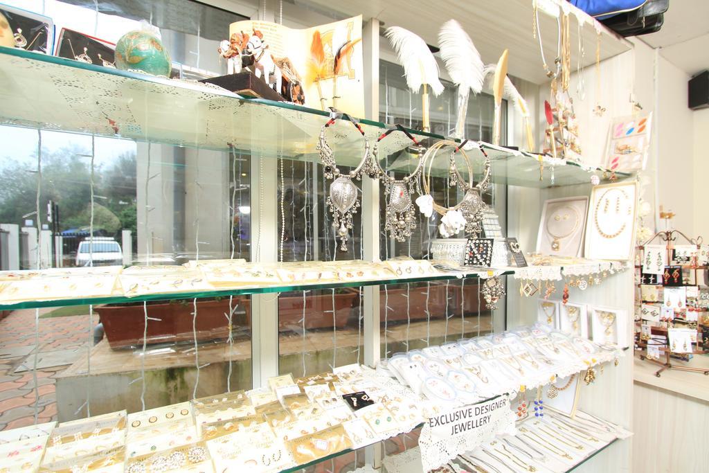 兰花广场酒店-弓弩精品酒店集团 乔奥诺奥尔 外观 照片